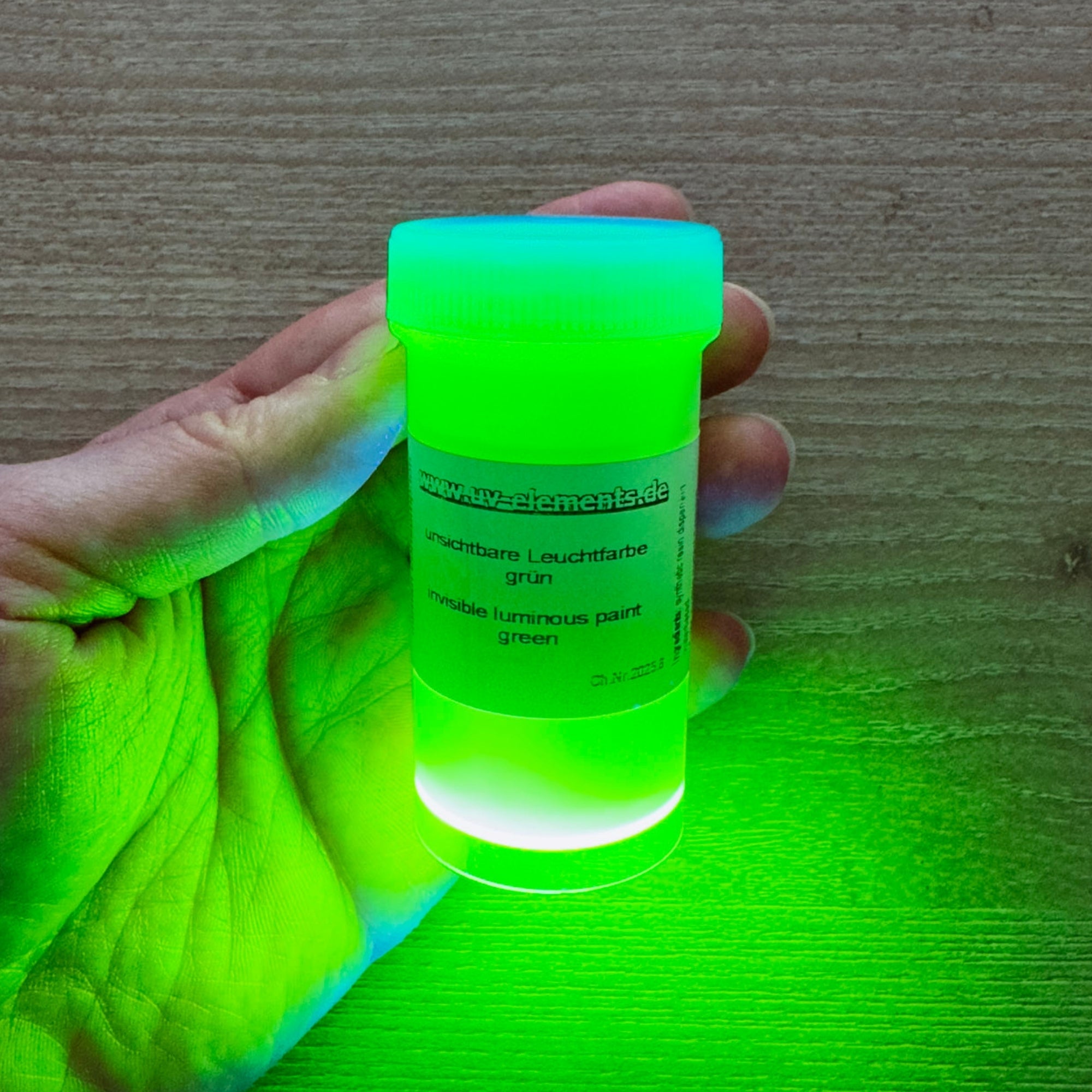Glow in the dark colour green color
