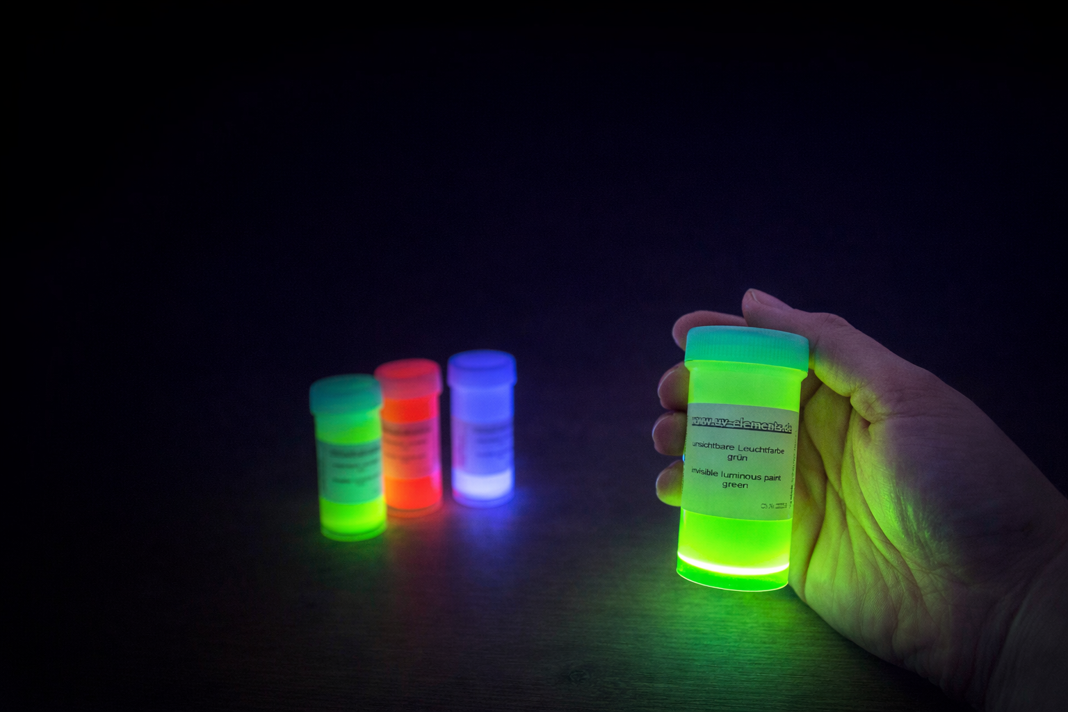 uv svítící barvy neviditelné přes den invisible